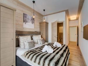 Spacieux appartement 4 pièces au centre de Courchevel avec accès pistes et parking - FR-1-562-34