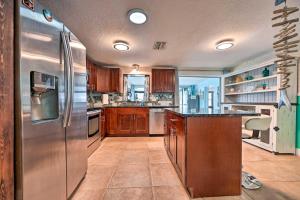 Pet-Friendly Hudson Home Boat Slip, Private Pool