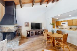 Kingswood Village 60