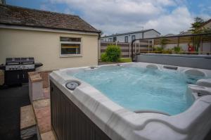 Pendeilo Villa - 5 Bedroom Holiday Home - Amroth
