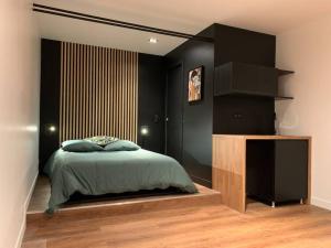 Appartement avec jacuzzi dans la chambre et piscine aux beaux jours