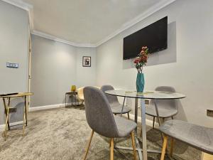 The Philog by Switchback Stays