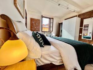 Terrazza Giuliana, charming Tuscan townhouse with sunlit terrace