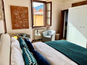 Terrazza Giuliana, charming Tuscan townhouse with sunlit terrace