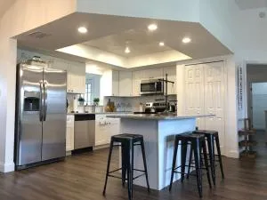 Beautiful Home across the street from Lake June! - Negrotown Knoll