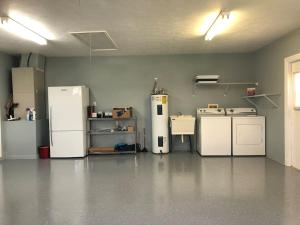 Beautiful Home across the street from Lake June!