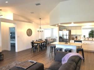 Beautiful Home across the street from Lake June!