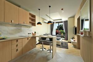 Calypso Garden by Holy Cow, 1-BR, private terrace