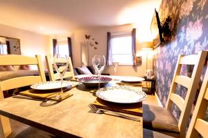 Domus House Studio Apartments in Chester city centre with Free Parking by Rework Accommodation