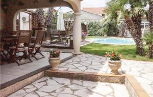 Maisons de vacances Amazing Home In Puisserguier With 3 Bedrooms, Private Swimming Pool And Outdoor Swimming Pool : photos des chambres