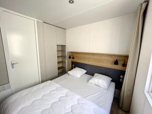 Maisons de vacances Mobil-Home Jullouville, 3 pieces, 4 personnes - FR-1-361A-37 : photos des chambres