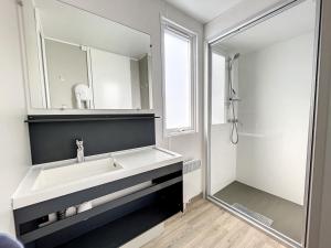 Maisons de vacances Mobil-Home Jullouville, 3 pieces, 4 personnes - FR-1-361A-37 : photos des chambres