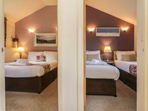 Chalet Log Cabin L10