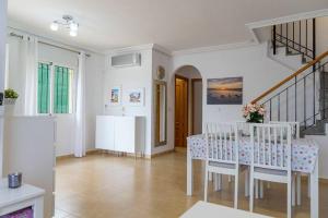 Beautiful 3 Bed Townhouse with landscaped communal pool area