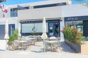 Beautiful 3 Bed Townhouse with landscaped communal pool area