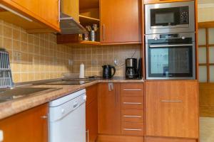 Beautiful 3 Bed Townhouse with landscaped communal pool area