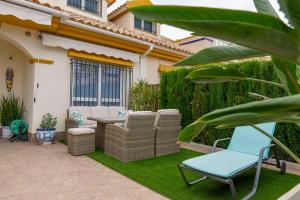 Beautiful 3 Bed Townhouse with landscaped communal pool area