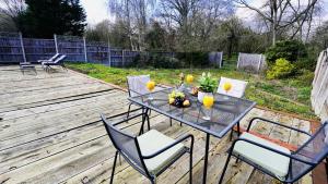 E2M Stays Beautiful House Close To Heathrow Airport- Walking Distance To Thames River