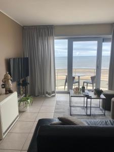 Appartement met zeezicht, zwembad & garage