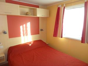 Maisons de vacances Mobil-Home Fouras, 3 pieces, 4 personnes - FR-1-709-48 : photos des chambres