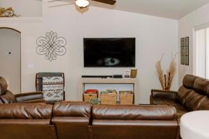 Pool and Jacuzzi Lake Havasu Home!