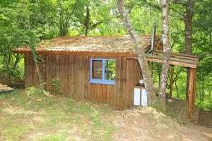 Cabane au cœur de la forêt des Landes de Gascogne