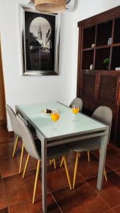HomeySeville- Bright Apartment at Santa Cruz 6 pax, Parking Optional