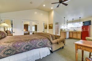 Cozy Portland Studio with Electric Fireplace