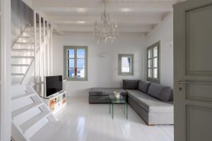 Red Cliff Santorini Villa - Volcano View & Jacuzzi