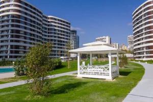 Varna 1bdr Luxurious flat with pool and garden