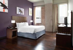 King Guest Room room in Fairfield Inn & Suites by Marriott Dallas Downtown