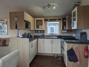 Peacehaven, Ynyslas, Borth