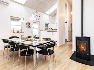 8 person holiday home in Brovst-By Traum