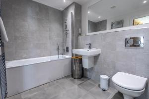 Seaview West Coast - Exceptional - 2 Bedrooms Sleeps 5 -Stunning Sea Views - 500 metres to Beach