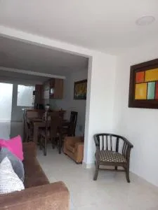 Acogedora Casa Circasia - Luna Park