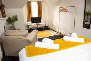 SHM Stays HS2 workers Great for long term stays & Short Stays, 15 min drive to City Centre & Airport 2 min walk to Shops and Train Station