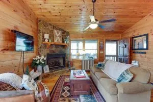 Blue Ridge Cozy Cabin in the Woods with Hot Tub! - Lucius