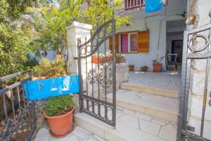 Apartments by the sea Cove Zarace, Hvar - 20924