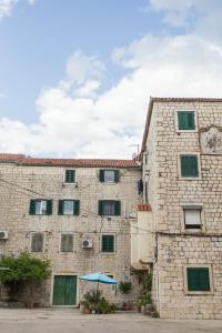 Apartments by the sea Kastel Kambelovac, Kastela - 20942