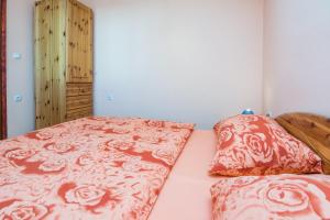 Apartments with parking space Vir - 20971