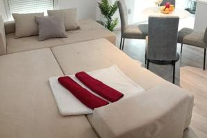 Apartments with parking space Kastel Stafilic, Kastela - 21012