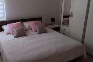 Apartments with parking space Kastel Stafilic, Kastela - 21012