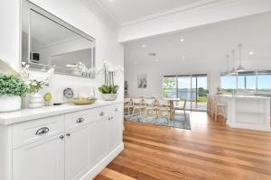 Palmers Lane On Vineyard 5br Homestead with Pool