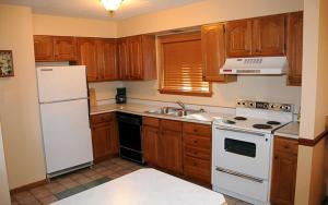 Seven Springs 2 Bedroom Standard Condo, Sleeps 10!