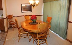 Seven Springs 2 Bedroom Standard Condo, Sleeps 10!