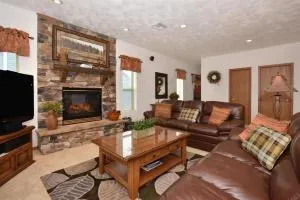 Seven Springs Woodridge 4 Bedroom Premium Condo, Mountain Views! condo - Confluence