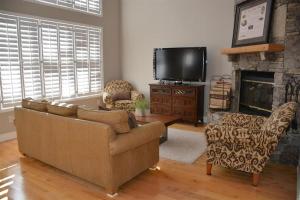 Three-Bedroom Apartment room in Seven Springs Woodridge 3 Bedroom Premium Condo Private deck with wooded view