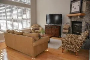 Seven Springs Woodridge 3 Bedroom Premium Condo, Private deck with wooded view condo - Confluence