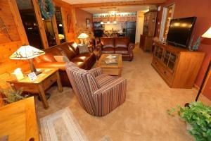 Seven Springs Stoneridge 3 Bedroom Standard Condo, Ski-In Out, Single Level! condo