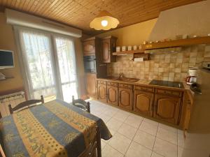 Appartement 4 pers. à Fouras, proche plage avec cour ensoleillée et stationnement - FR-1-709-37